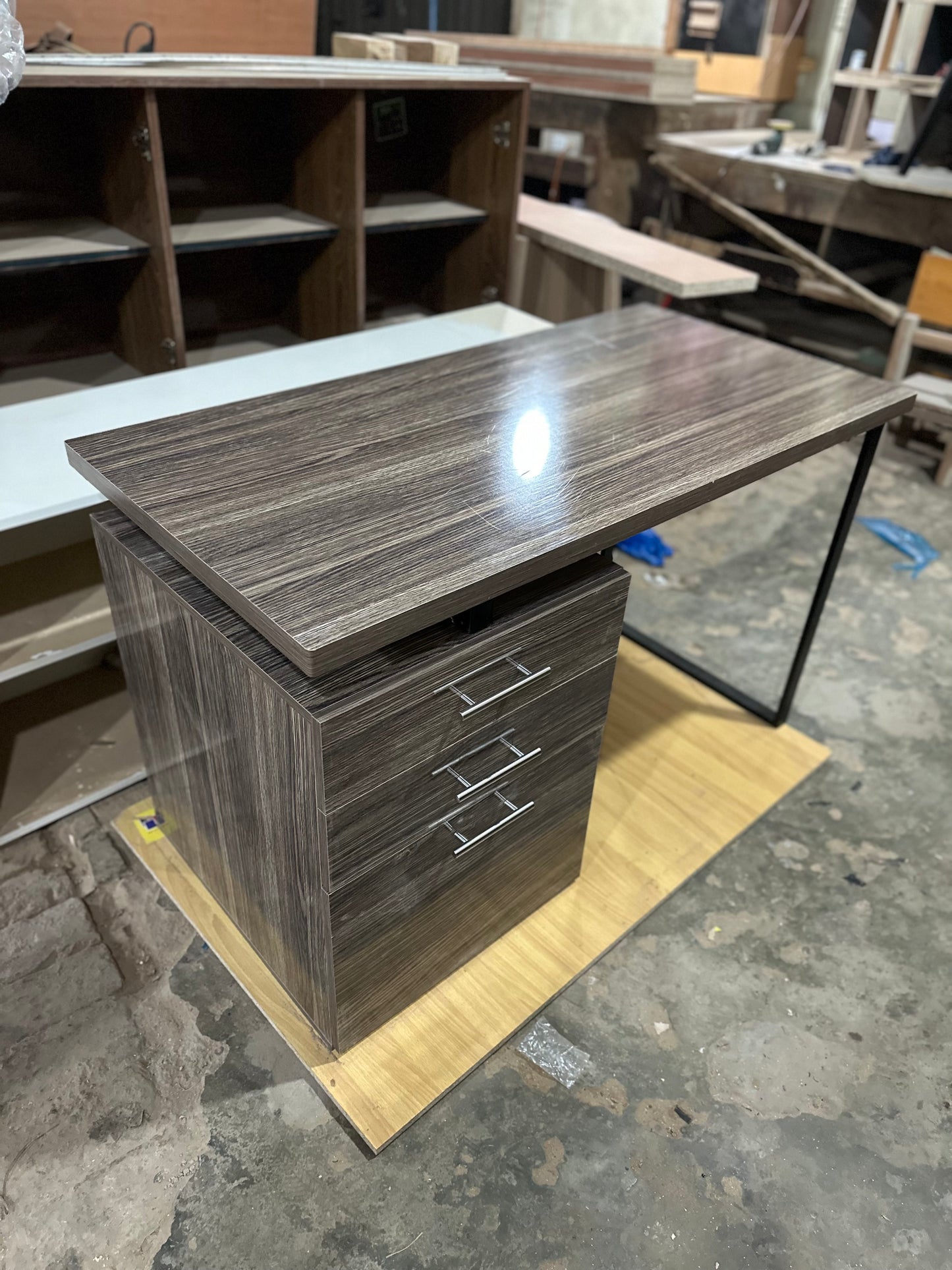 Alara Study Table