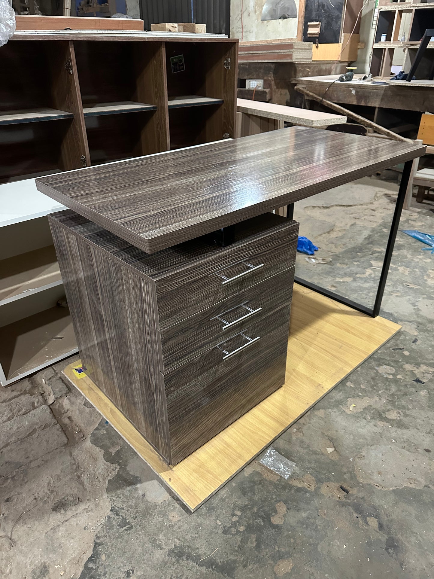 Alara Study Table