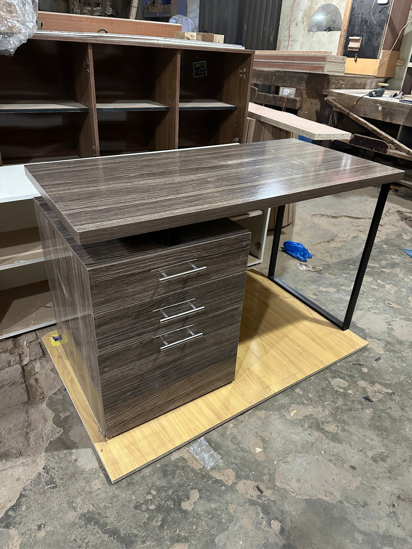 Alara Study Table