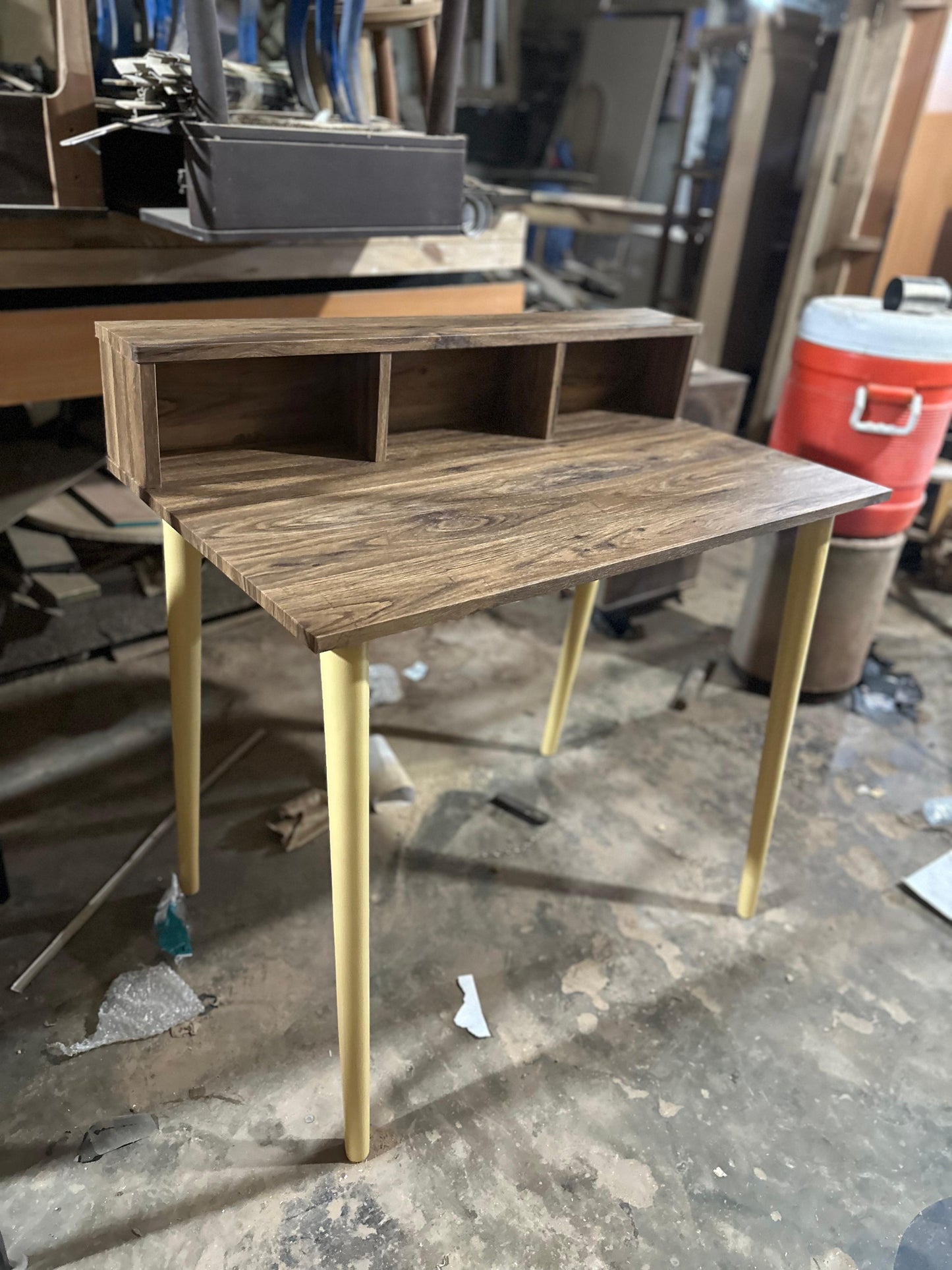 Aria Brown Study Table