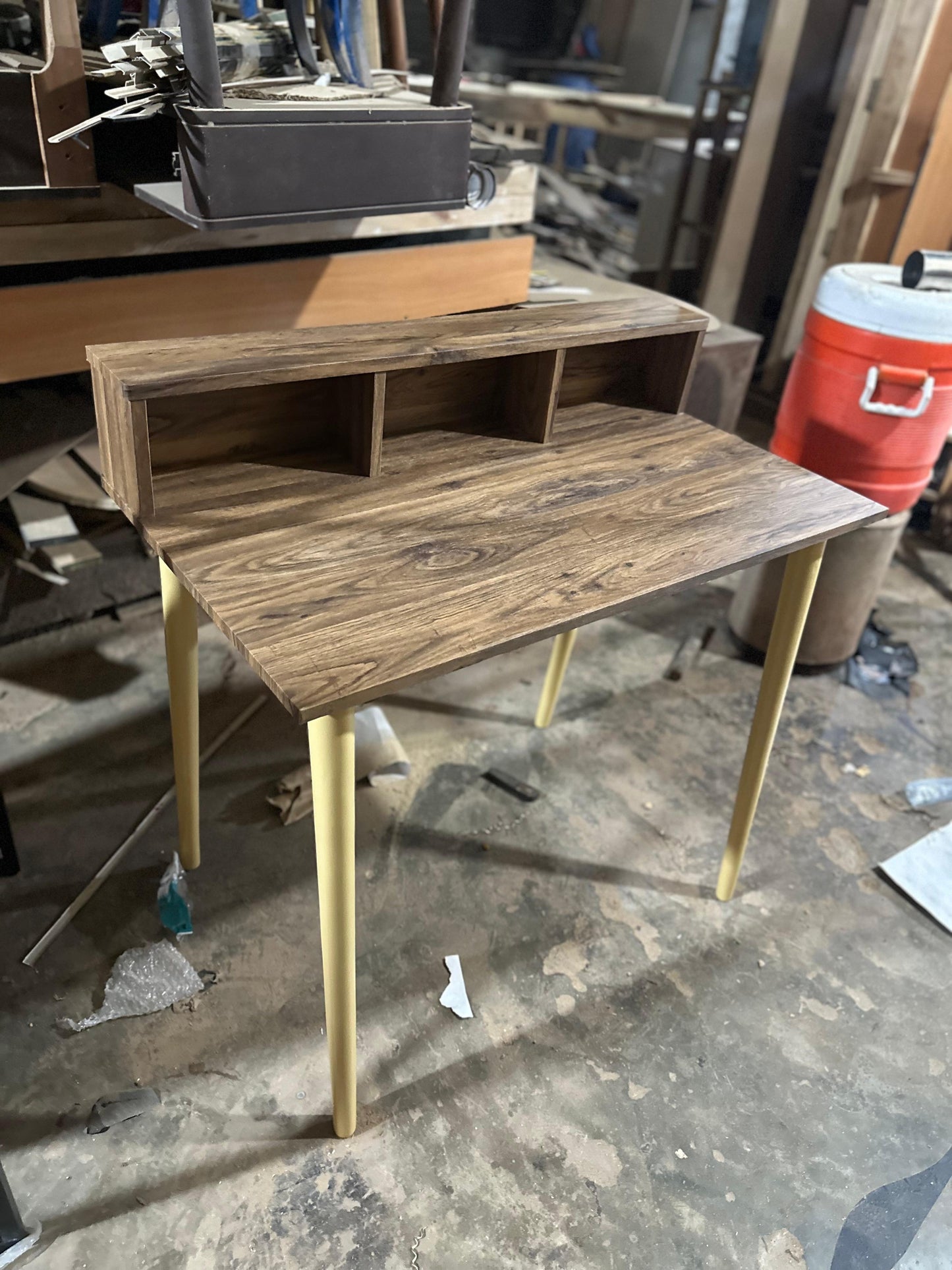 Aria Brown Study Table