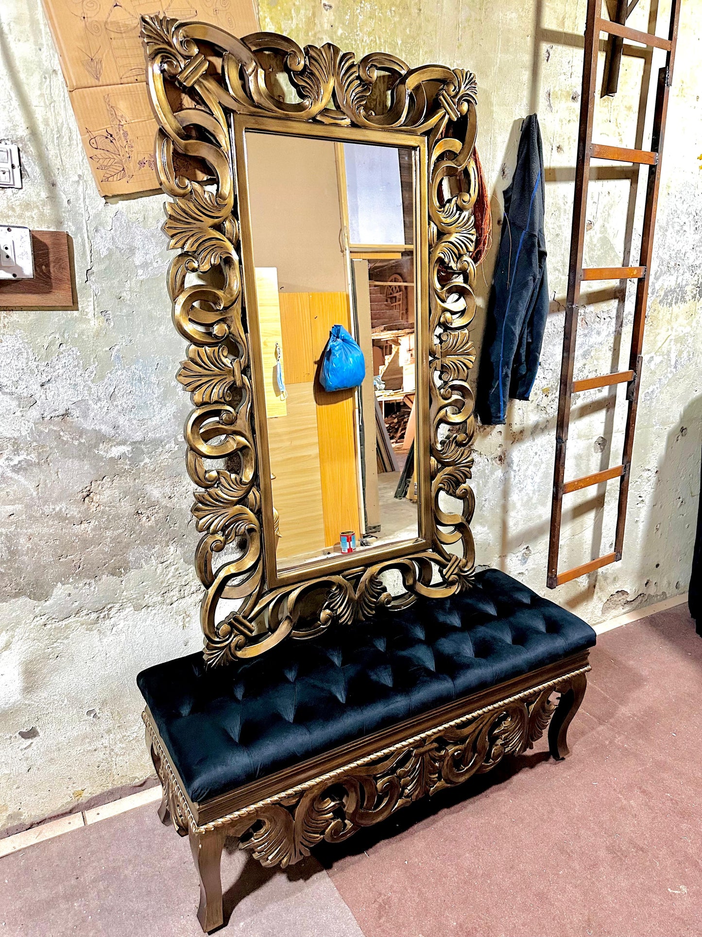 Avio Mirror Console