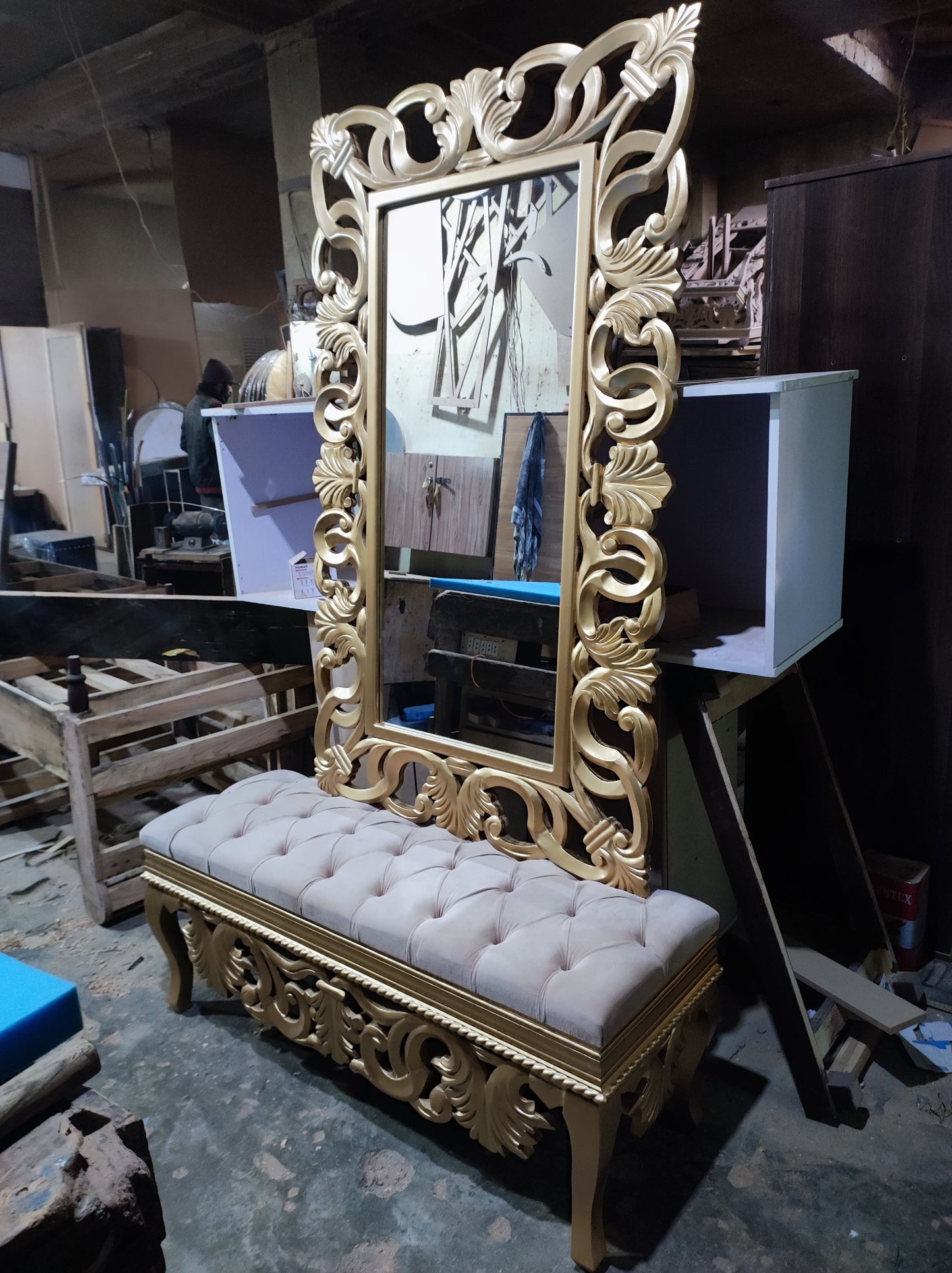 Anne Seater & Mirror