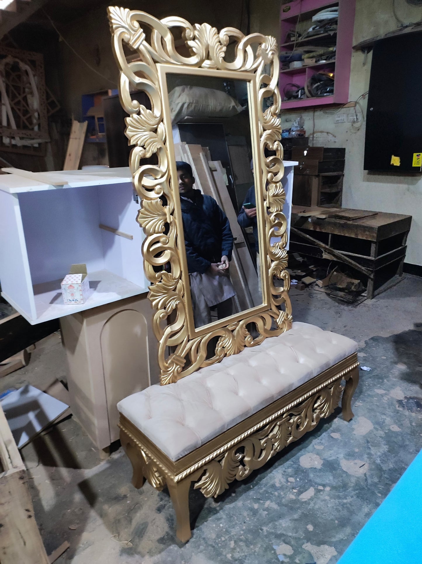 Anne Seater & Mirror
