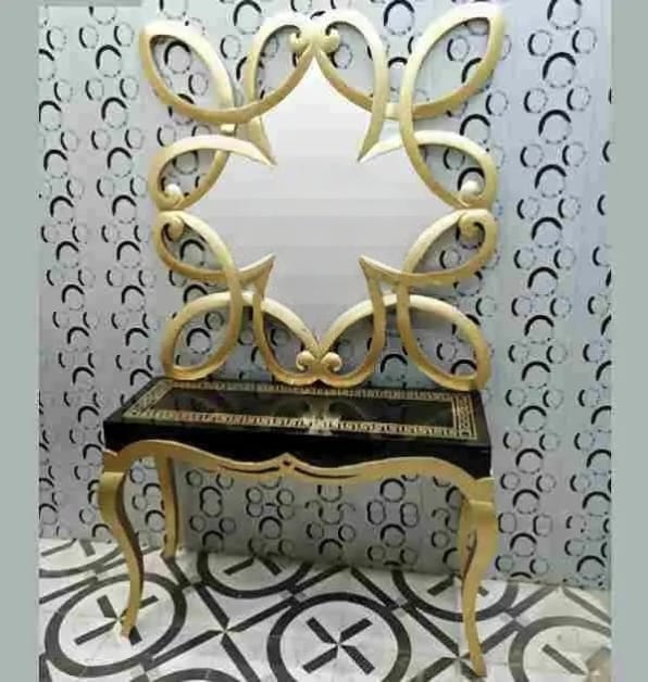 Lavish Mirror Console Golden