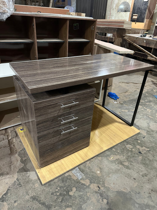 Alara Study Table