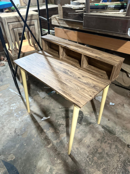 Aria Brown Study Table